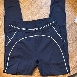 ALO Heart Throb Black Leggings with White Trim. Size medium. Like new condition